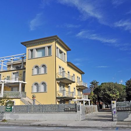 Holiday Apartments Fiumetto Marina di Pietrasanta Quarto foto